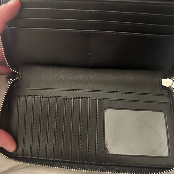 Authentic Michael Kors Continental Wallet - Picture 4 of 9